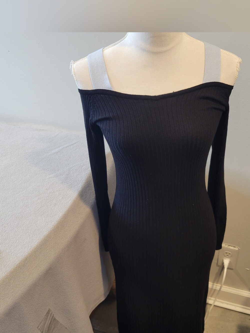 Free Assembly Cold Shoulder Black Midi Sweater Dress Small